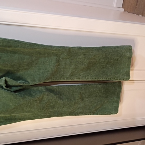 Tuckernuck Green Ashford Corduroy Pants Size Medium - Picture 8 of 8